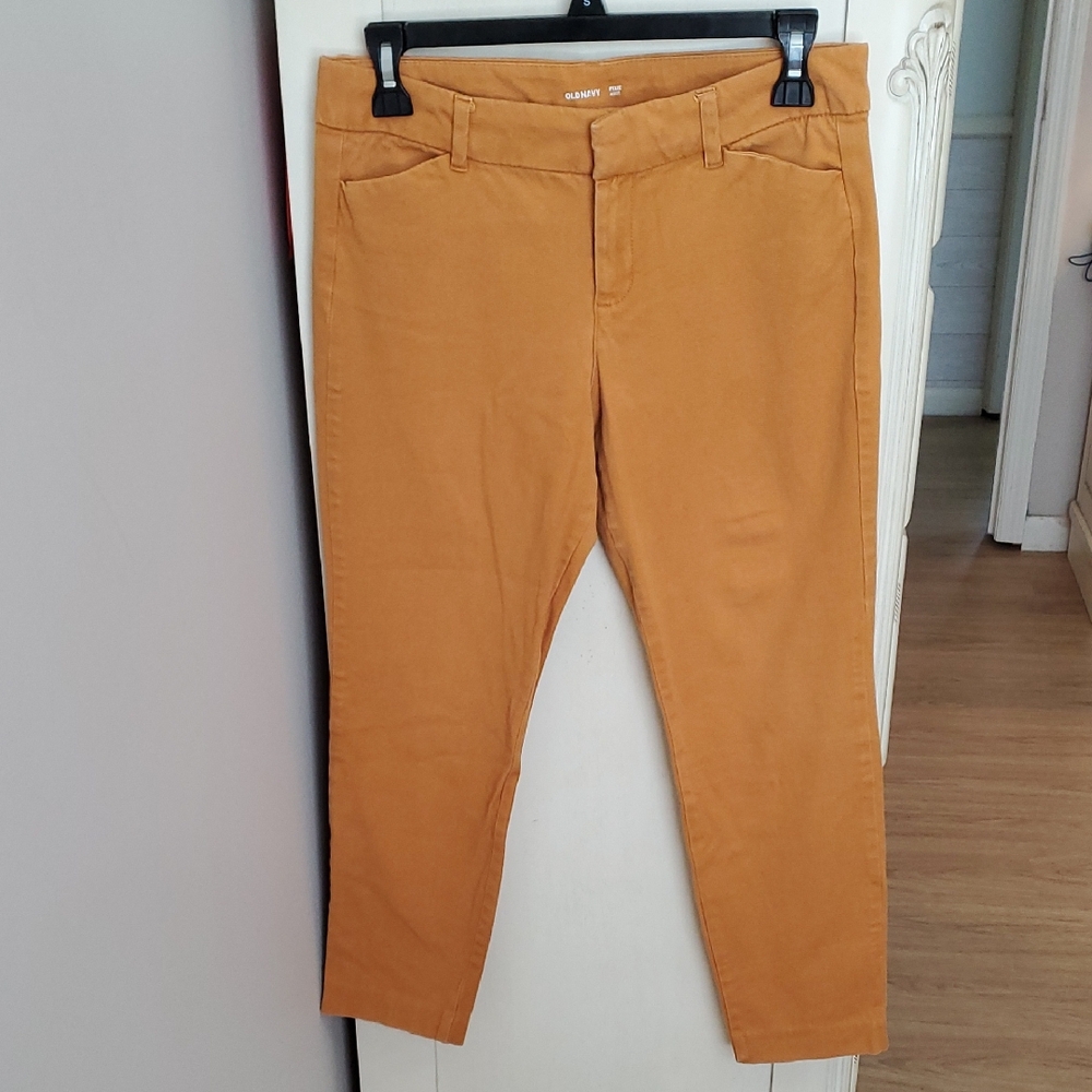 Old Navy Pixie Ankle Pants